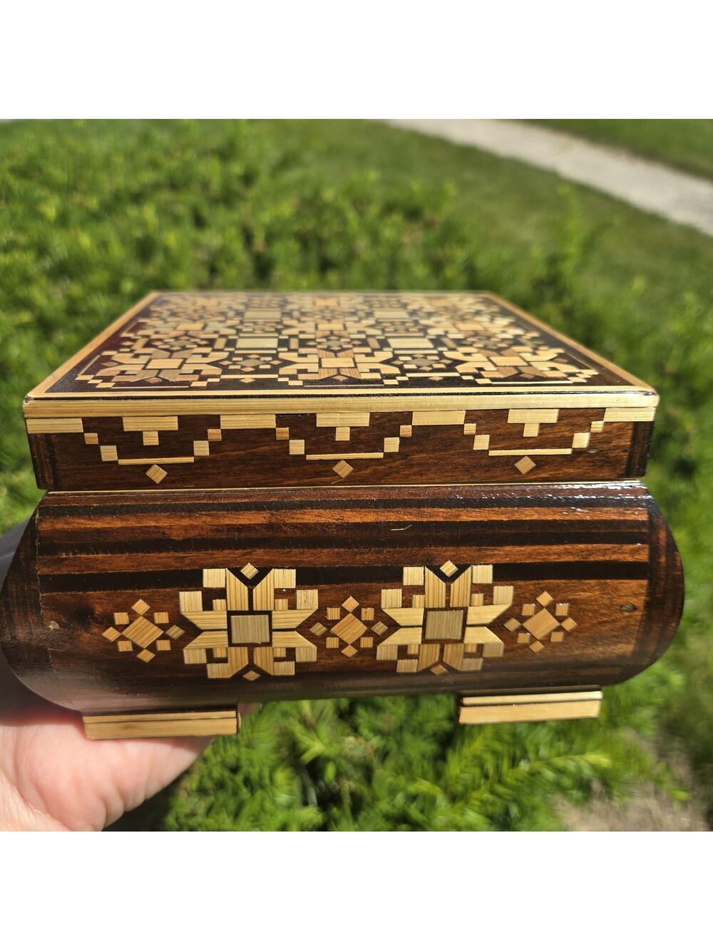 Vintage Wooden Trinket Box Straw Inlay Fabric Lined Made In Belarus